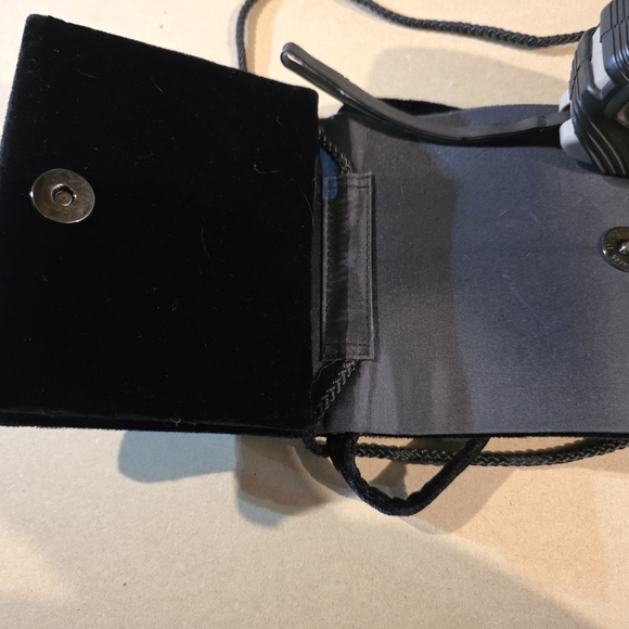 Elegant Black Velvet Handbag - Picture 5 of 7